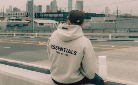 White Essentials Hoodie: The Go-To Piece Every Closet Deserves