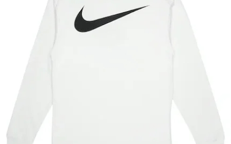 Effortless Style with a Classic Icon: The BASIC STÜSSY WHITE TEE