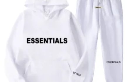 The Rise of the Essentials Hoodie: A Streetwear Staple for the Modern Era
