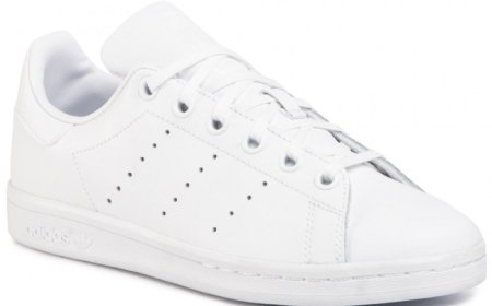 Roll with a Classic: The Adidas Stan Smith Blanche Returns for Street Style Victory
