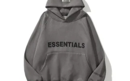 Lightweight Essentials Hoodie – Feel the Difference