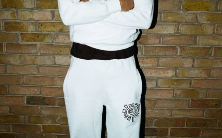 "Adwysd  Hoodie: Comfort Meets Durability for Your Daily Runs"